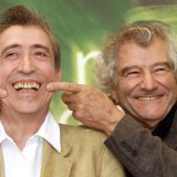 Jacques Rozier, à droite sur le cliché, plaisantant avec l'acteur Luis Rego en septembre 2001 au festival de Venise (archives).